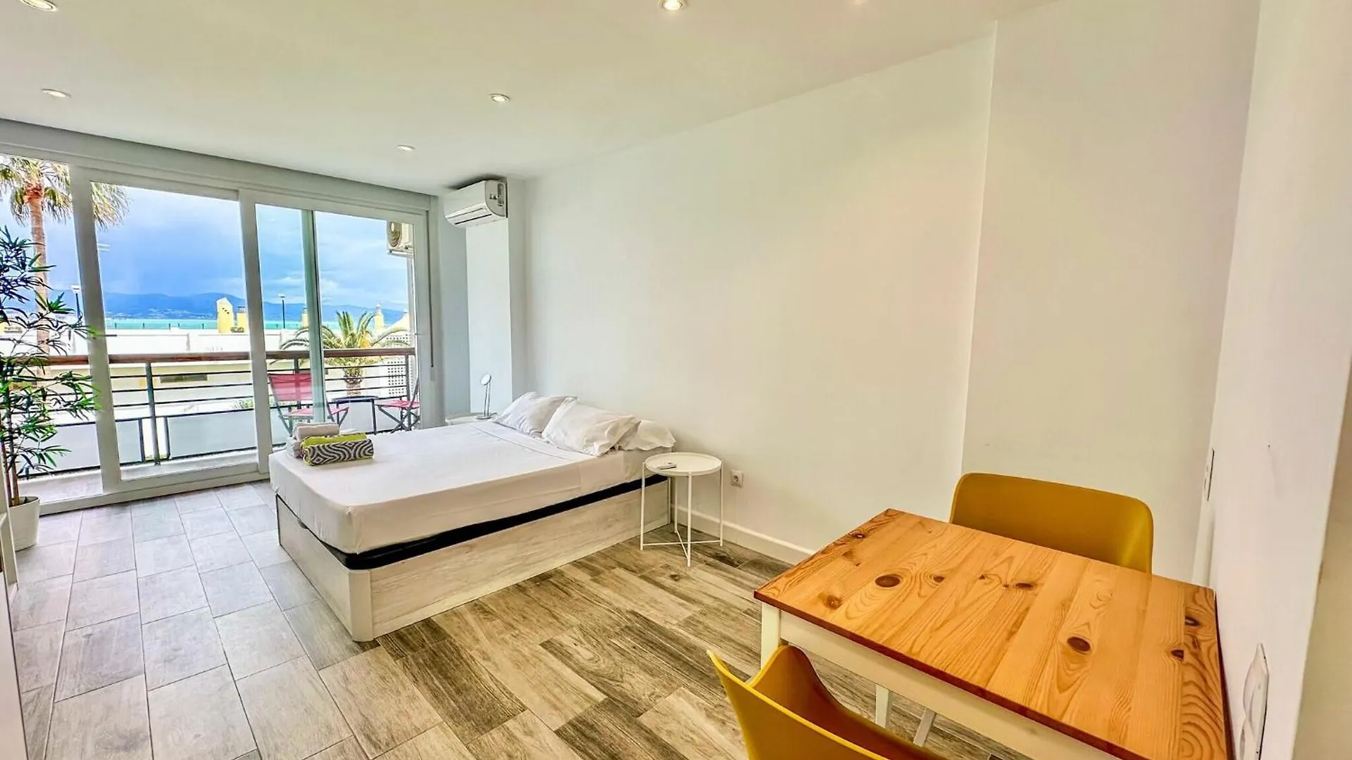 Apartment Near Playa De Bajondillo 토레몰리노스 펜션